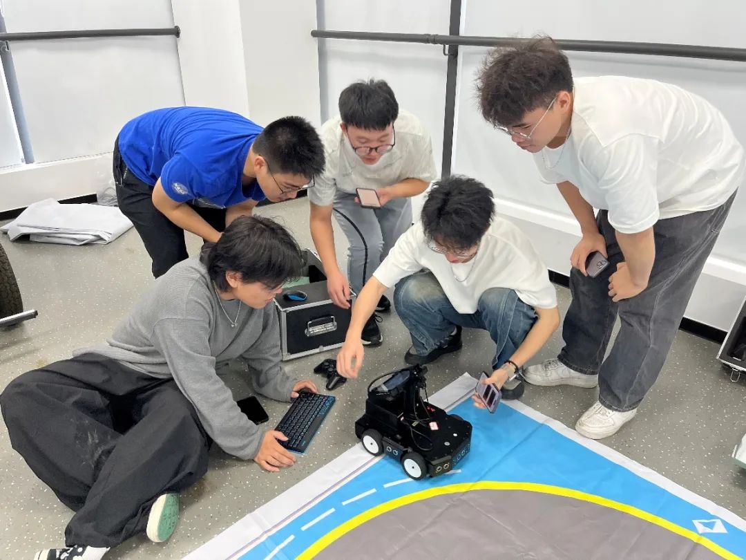 学生赴企业实践.jpeg